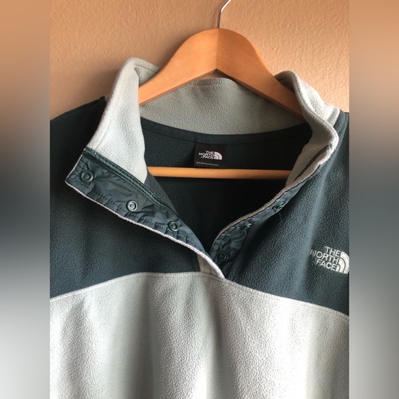 Northface Women’s Blue Green Sweatshirt 1/4 Snap Size XL - Picture 4 of 12